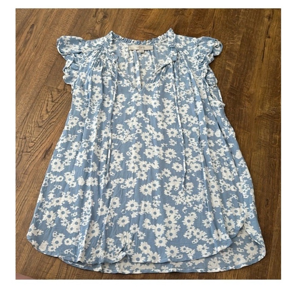ANN TAYLOR LOFT FLUTTER SLEEVE Blouse Size Small Blue White floral Split Neck